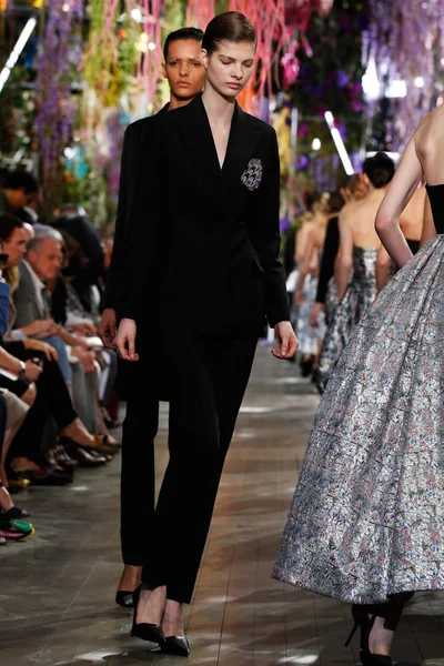 Look 75